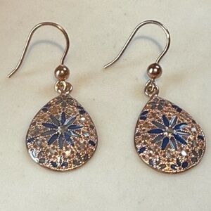 Dyadema Italy Sterling silver/rose gold vermeil Earrings w/blue &white filigree